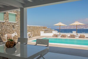 Outdoor pool - Villa Avolia III by The Pearls Collection (Mykonos)