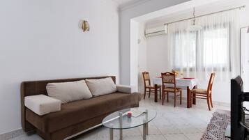 Apartment, 1 Schlafzimmer (1) | Wohnbereich | Flachbildfernseher
