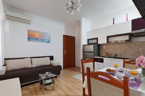 Apartment, 1 Bedroom, Terrace (2) | Living area | Flat-screen TV - Tihi Val Apartments (Split)