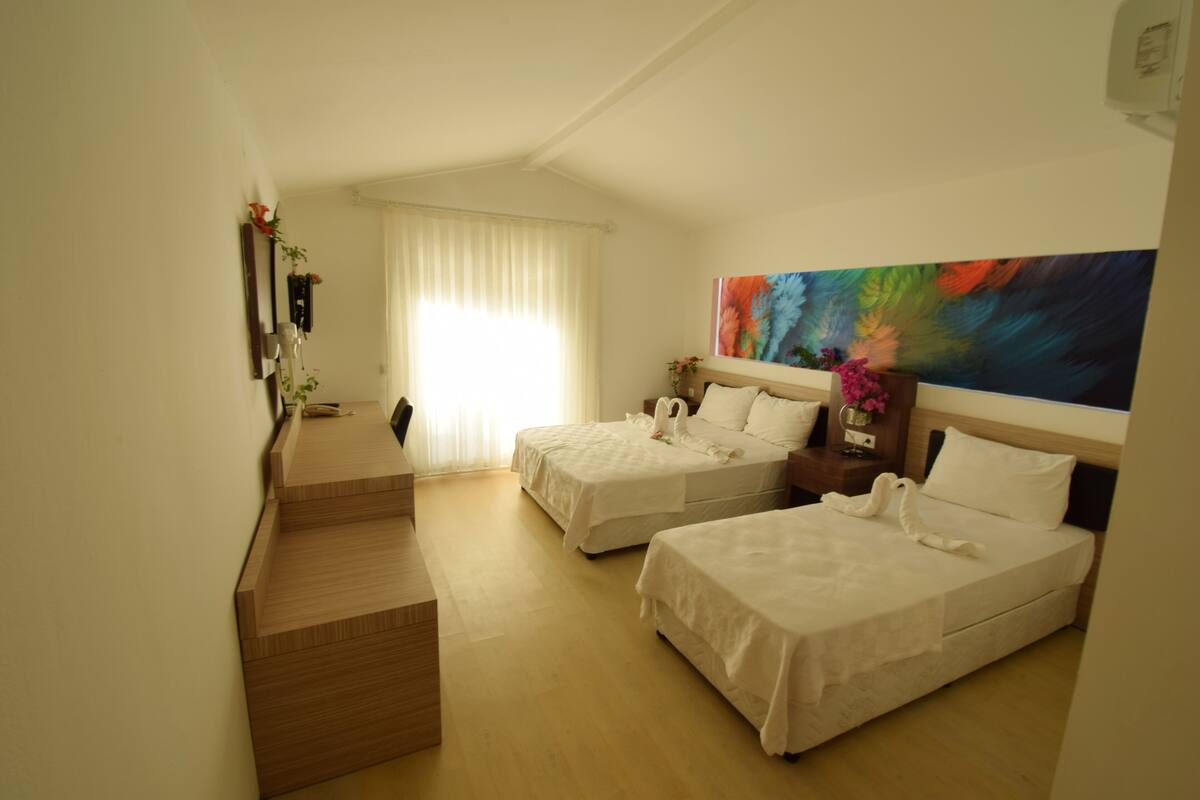 Minibar, WiFi (free), bed sheets