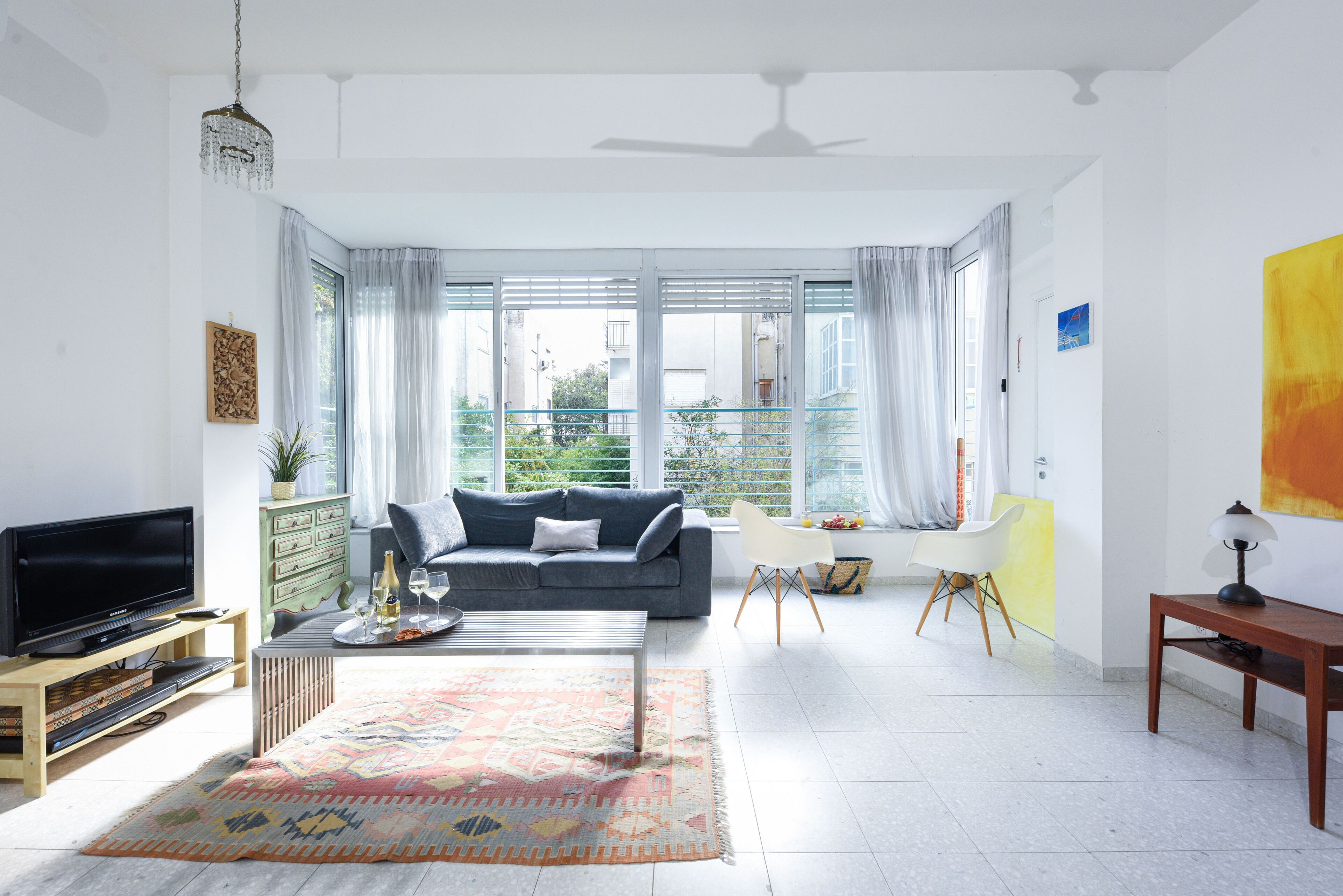 Appartement, 2 slaapkamers | Woonkamer | Een 40-inch lcd-televisie met satellietzenders en televisie