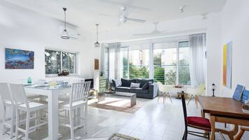 Apartment, 2 Bedrooms | In-room dining