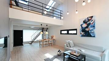 Flat-screen TV, heated floors