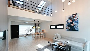 Televisión de pantalla plana, piso con calefacción