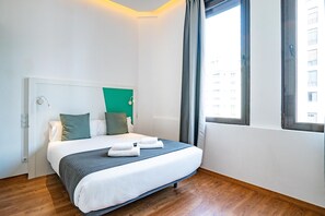 Individuell dekoriert, individuell eingerichtet, schallisolierte Zimmer