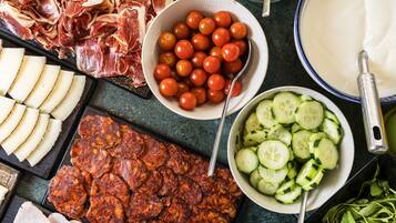 Dagelijks ontbijtbuffet (EUR 17 per persoon)