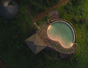 Outdoor pool - Shatavari eco resorts (Khanapur)