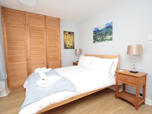 3 Schlafzimmer, laptopgeeigneter Arbeitsplatz, Bügeleisen/Bügelbrett