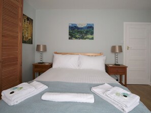 3 chambres, espace de travail pour ordinateur portable