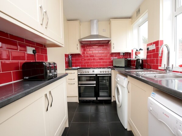 Réfrigérateur, micro-ondes, four, lave-vaisselle