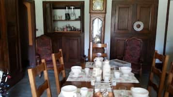 Free daily continental breakfast