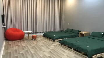 6 bedrooms, iron/ironing board, WiFi