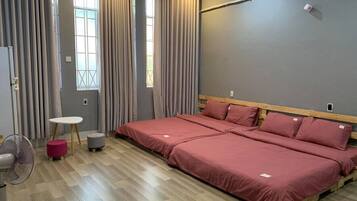 6 bedrooms, iron/ironing board, WiFi