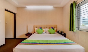 Escritorio, wifi gratis y ropa de cama 