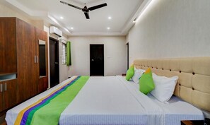 Desk, free WiFi, bed sheets - Mint Brookefield Suites (Bengaluru)