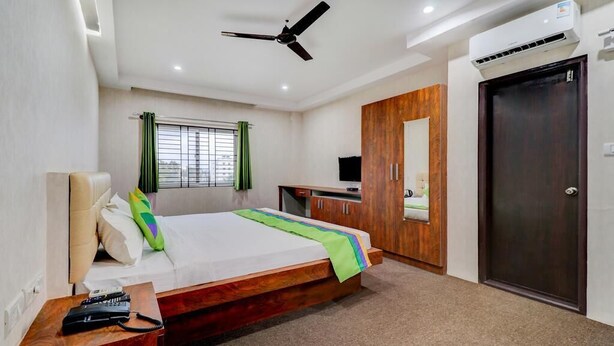 Desk, WiFi (free), bed sheets - Mint Brookefield Suites (Bengaluru)