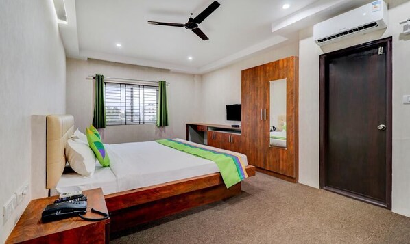 Desk, free WiFi, bed sheets - Mint Brookefield Suites (Bengaluru)