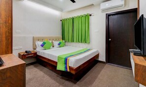Desk, free WiFi, bed sheets - Mint Brookefield Suites (Bengaluru)