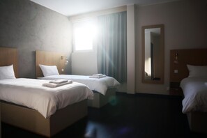 Caja de seguridad en la habitación y escritorio