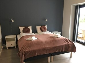 Soundproofing, free WiFi, bed sheets - Torgarhaugen (Brønnøy)