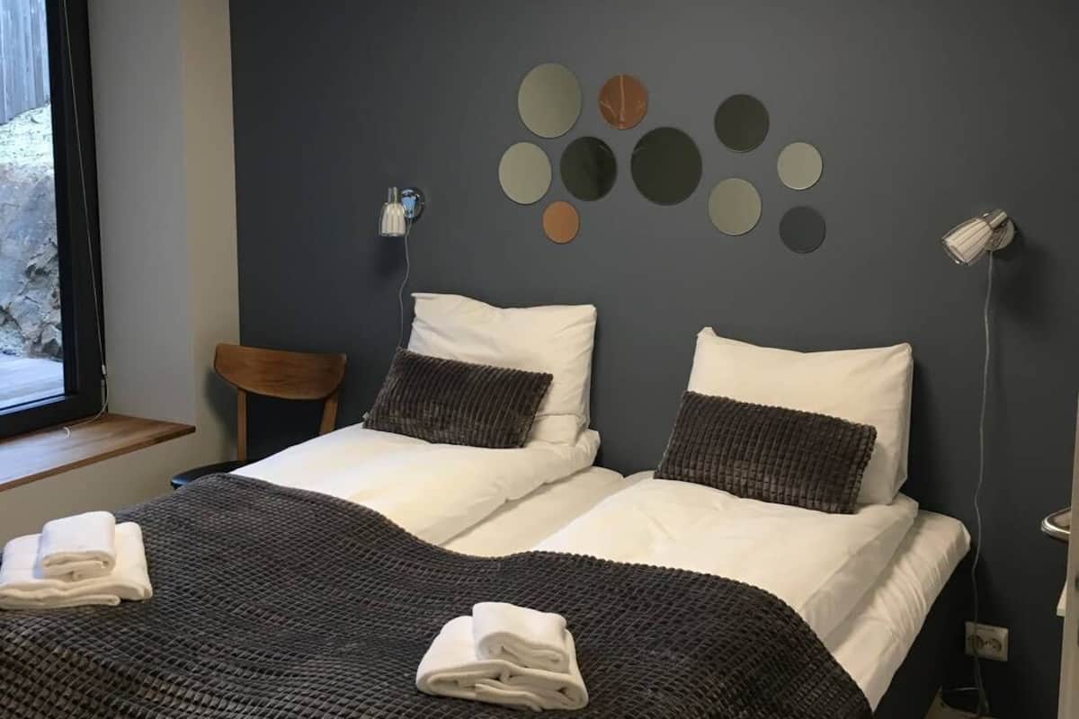 Soundproofing, free WiFi, bed sheets
