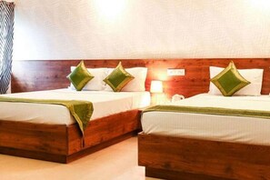 2 bedrooms, free WiFi - comfort in ..great location ,sparkling clean,outstanding hospitality. (Block 10)