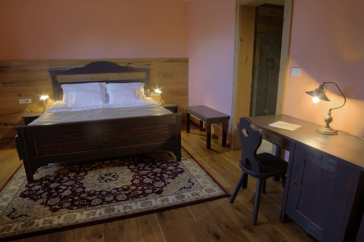 Driepersoonskamer (Disability Access) | Luxe beddengoed, donzen dekbedden, pillowtop-bedden, een minibar