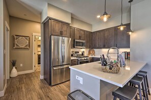 Fridge, microwave, stovetop, dishwasher - Hike & Bike! Mtn-View Condo 1 Block to Main St (Winter Park)