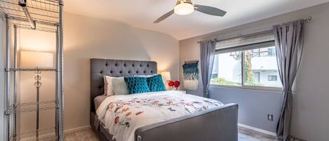 2 bedrooms, desk, iron/ironing board, WiFi