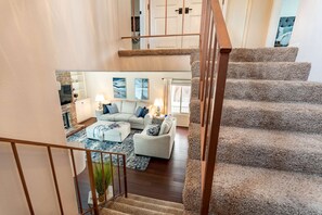 TV, fireplace, Netflix, Hulu - 5 Min Walk to Ventura Blvd 2 Primary Bedroom Suites plus W/D  - Parking (Los Angeles)