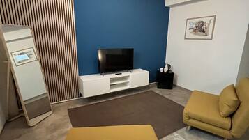 Deluxe Villa, 4 Bedrooms, Private Pool, Sea View | Ruang tamu | 32 inci televisyen skrin rata dengan satelit, TV