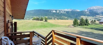 Spacious Chalet with Large Park in Lans-en-Vercors
