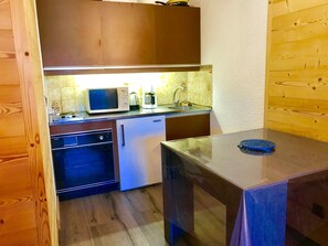 Fridge, microwave