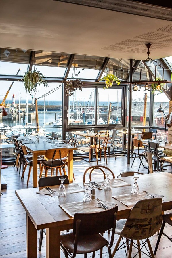 Lunch, dinner served; local cuisine, ocean views - Hôtel Ty Mad (Groix)