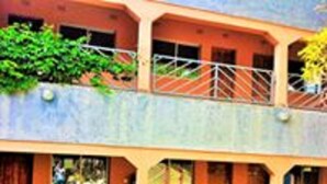 A two-story building with a flat roof and a balcony on the upper floor. - Broken Hill Lodge (Kabwe)