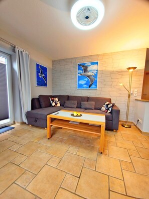 Fernseher, Kamin, DVD-Player, Stereoanlage