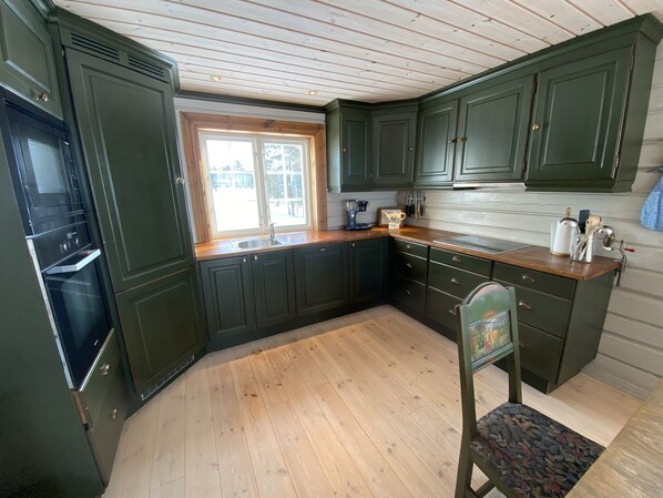 Husmannsstua | Private kitchen - Lostegard Cabins (Gol)