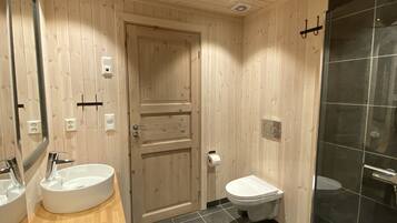 Utsikten | Bathroom | Shower