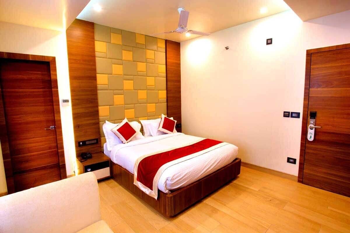 In-room safe, free WiFi