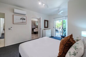 4 bedrooms, iron/ironing board, travel crib, free WiFi - Cooinda Gardens 6 on Hamilton Island by HamoRent (Hamilton Island)