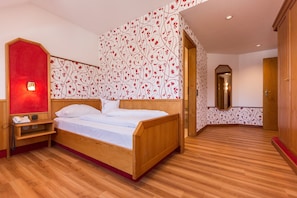 Hypo-allergenic bedding, down duvets, individually decorated, desk