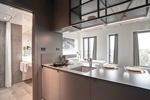 Hypo-allergenic bedding, desk, soundproofing, free WiFi