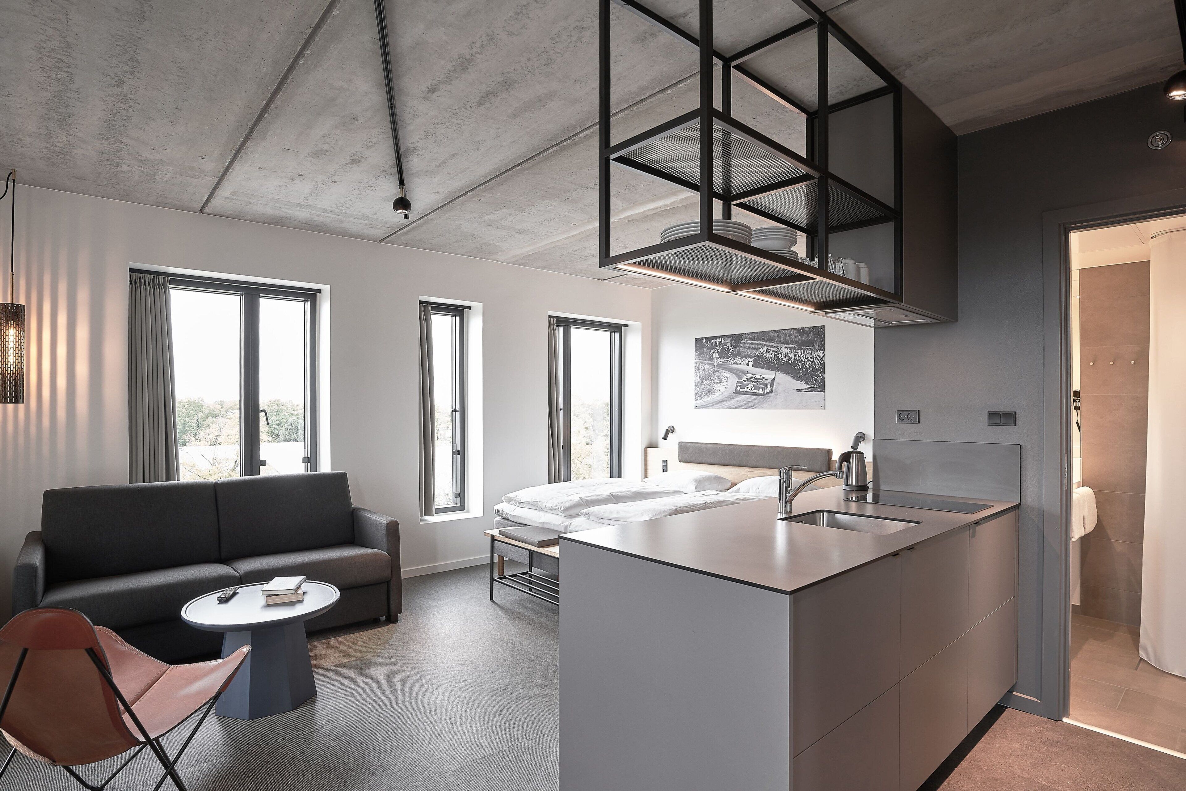 family studio, 1 king bed, non smoking | hypo-allergenic bedding, desk, soundproofing, free wifi