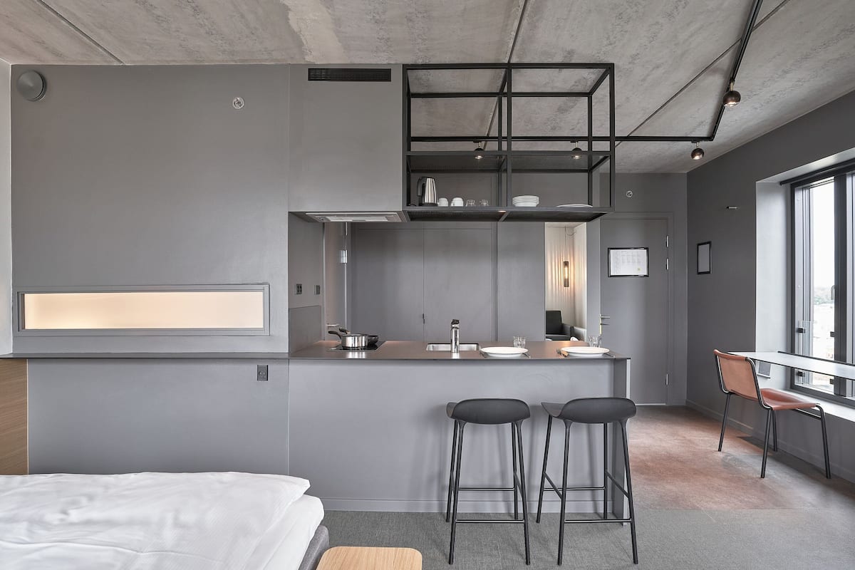 hypo-allergenic bedding, desk, soundproofing, free wifi