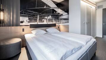 Standard Double Room | Hypo-allergenic bedding, desk, soundproofing, free WiFi