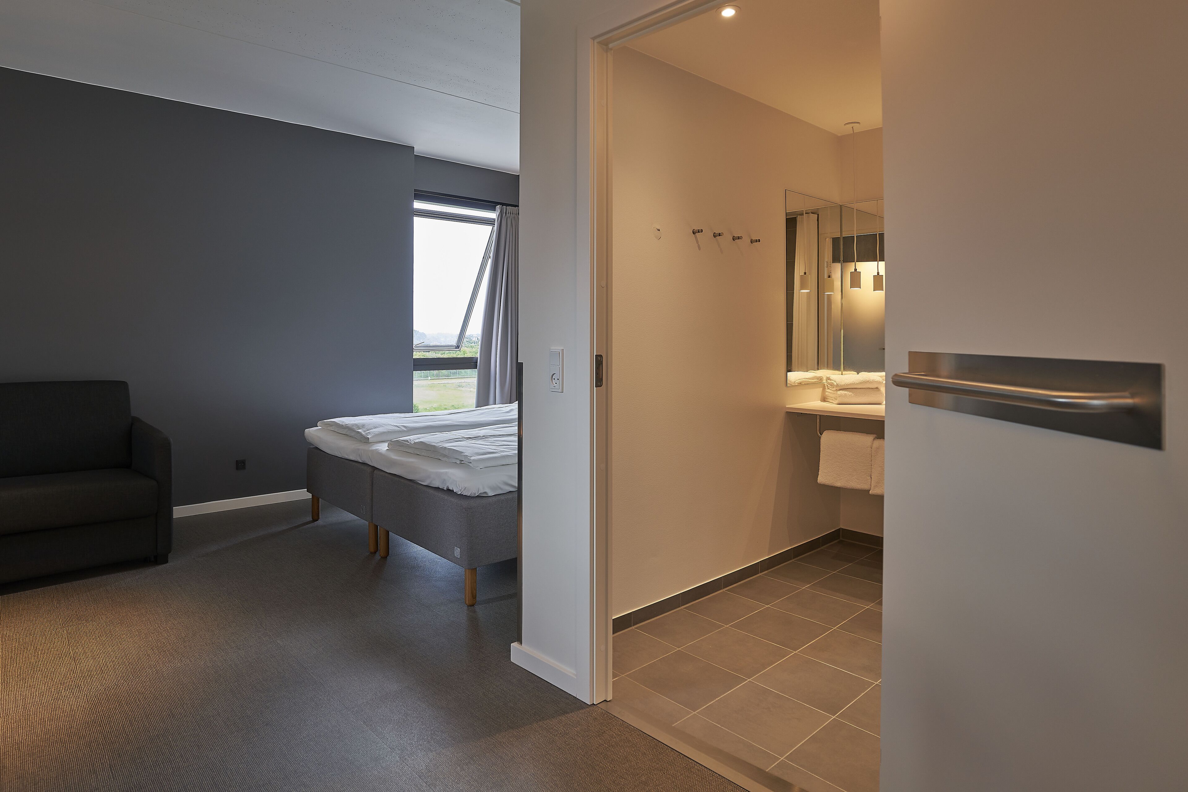 hypo-allergenic bedding, desk, soundproofing, free wifi