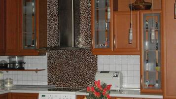 Refrigerador, horno, parrilla de estufa y lavavajillas