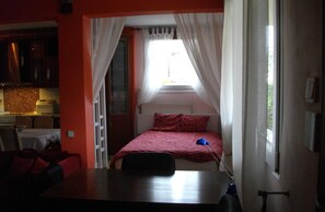 1 bedroom, desk, iron/ironing board, WiFi