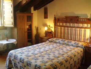 Double or Twin Room | Free WiFi - Hotel Rural La Huerta (Montejo de la Vega de la Serrezuela)