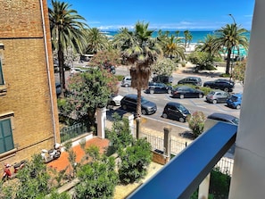 Standard-dobbeltværelse | Minibar, pengeskab på værelset, individuelt design